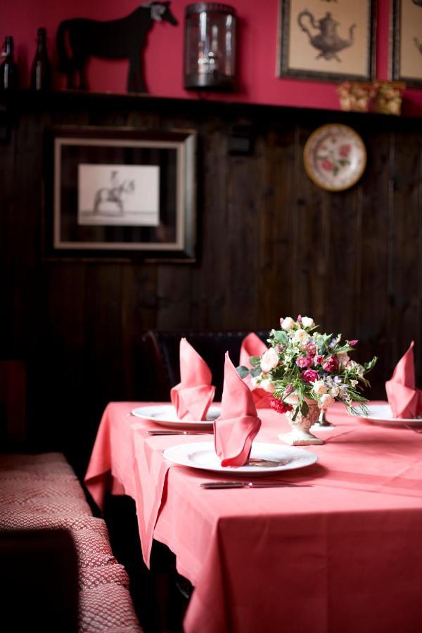 Gasthaus Und Pension "Zum Hauenden Schwein" Wörlitz Exterior foto